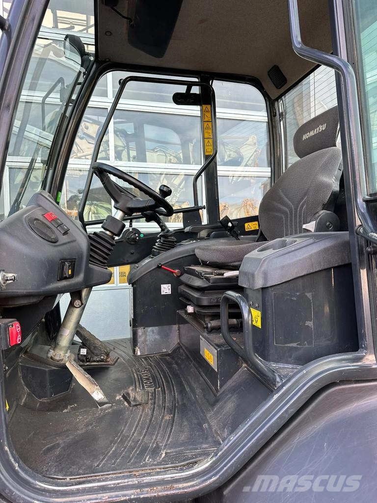 Komatsu WA80M-7 Wielladers