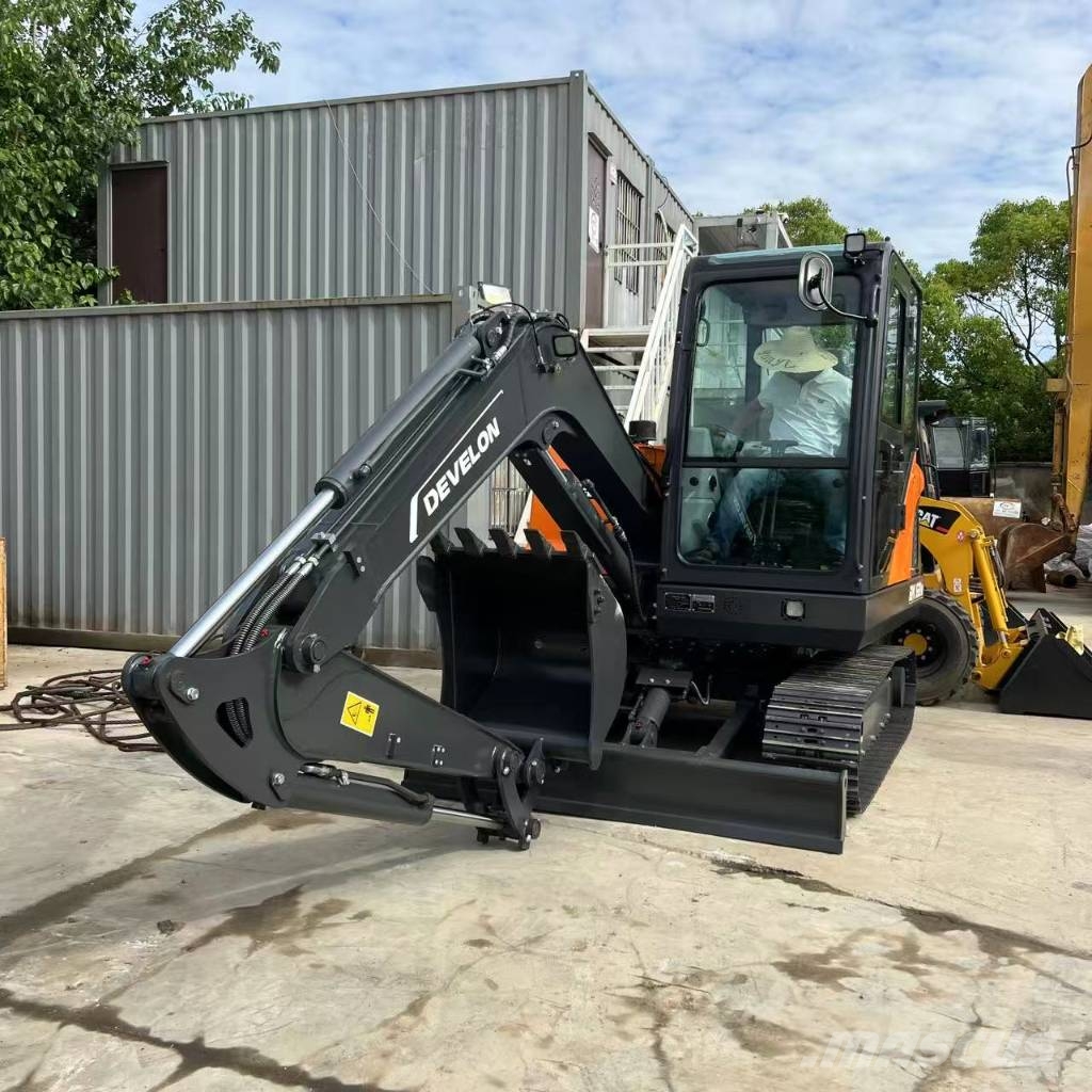 Develon DX 60 D Bagri goseničarji
