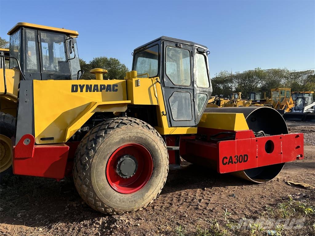 Dynapac CA30D 振動ローラ