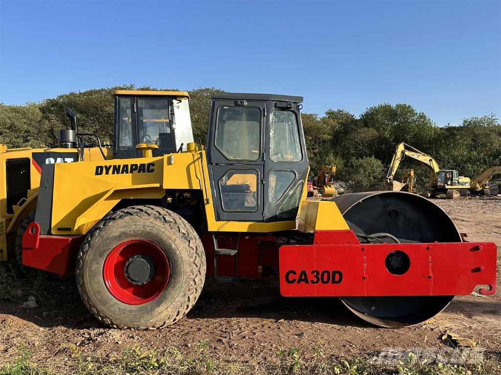Dynapac CA30D 振動ローラ