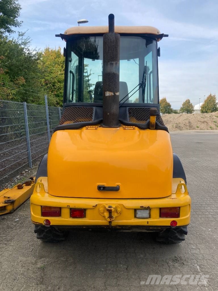 JCB 407 Rataslaadurid