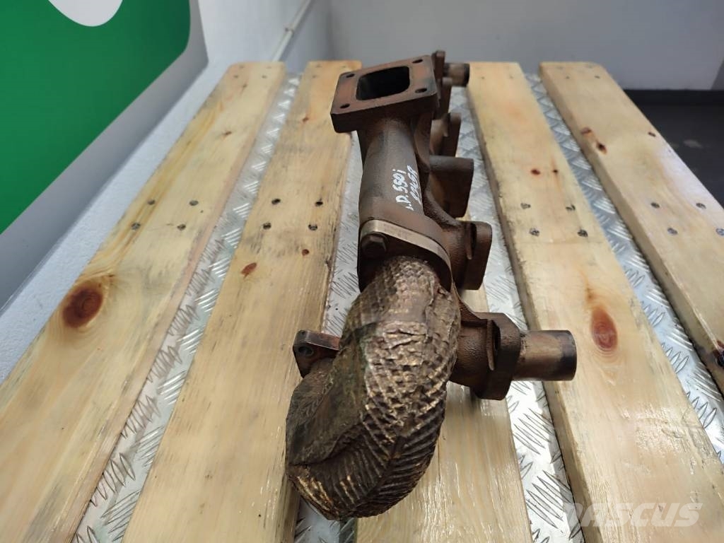 John Deere Exhaust manifold R518852 JOHN DEERE 8345 R Mootorid