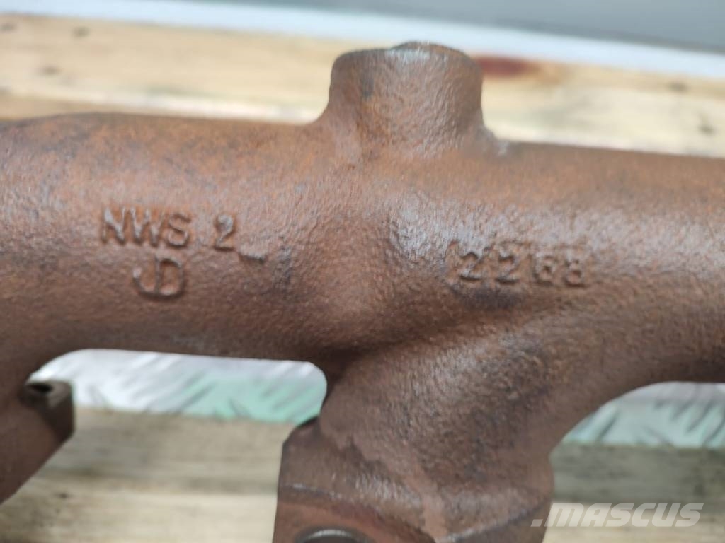 John Deere Exhaust manifold R518852 JOHN DEERE 8345 R Mootorid