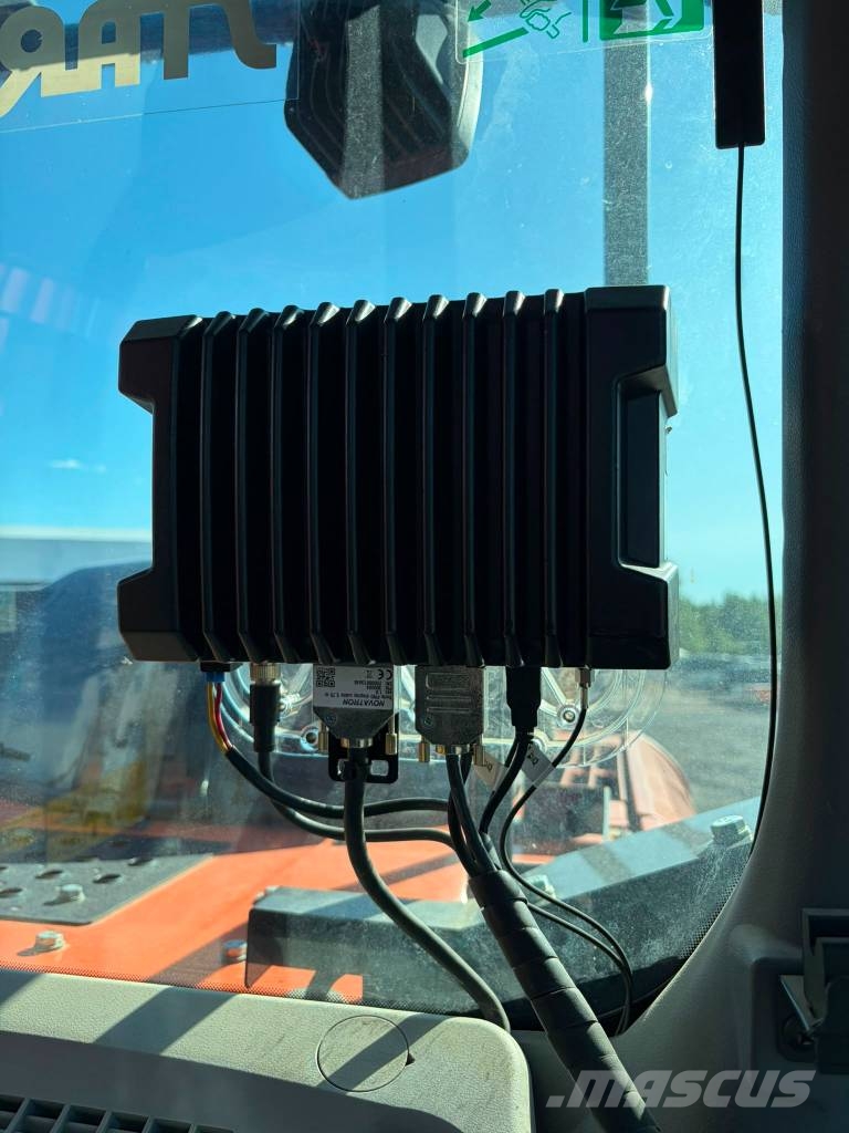 Hitachi ZX 210 LC-6 حفارات زحافة