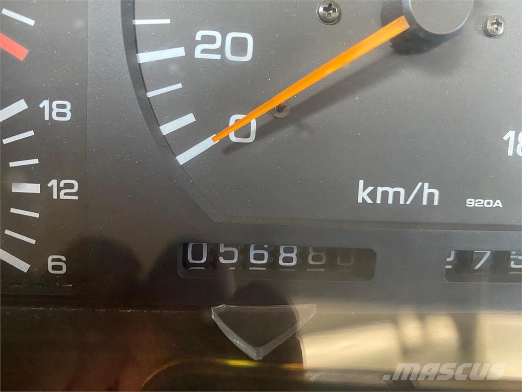 Nissan Iný model VIN 886 Auto
