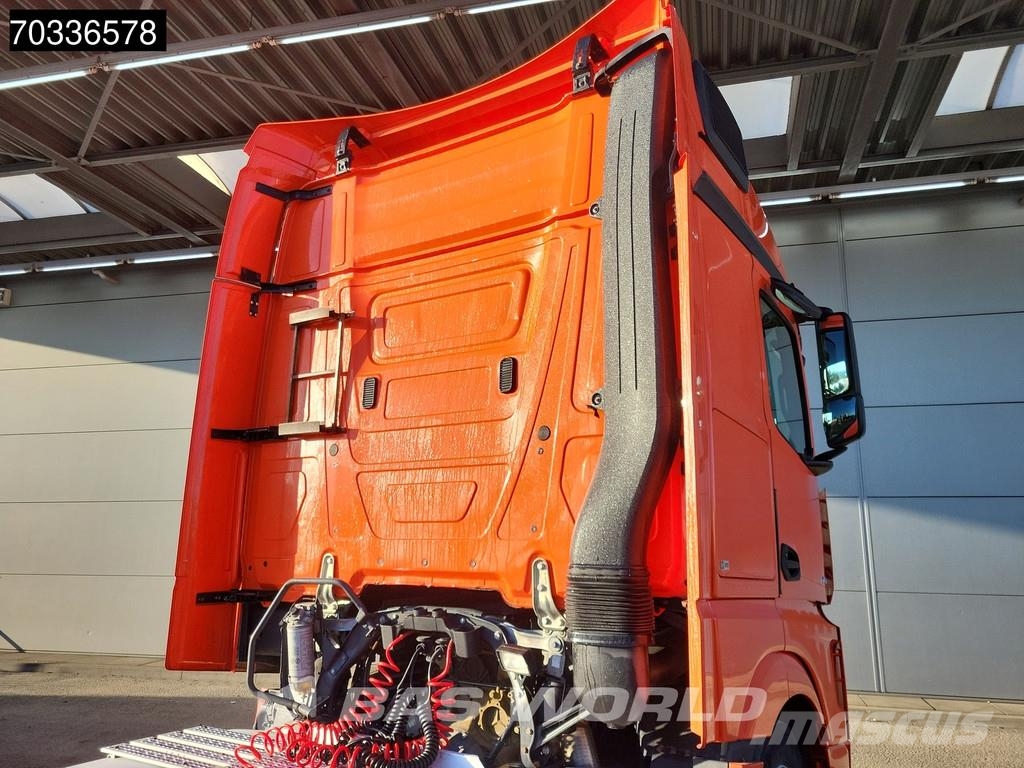 Mercedes-Benz Actros 1851 4X2 BigSpace Mega APK 06-2027 2x Tanks Vlačilci