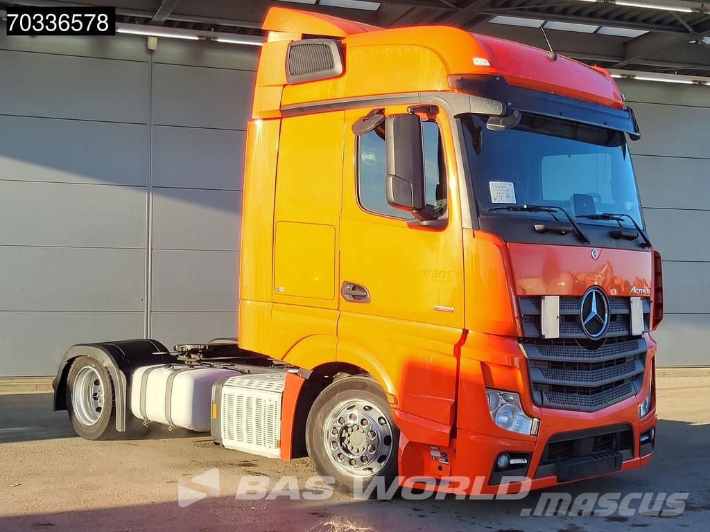 Mercedes-Benz Actros 1851 4X2 BigSpace Mega APK 06-2027 2x Tanks Vlačilci