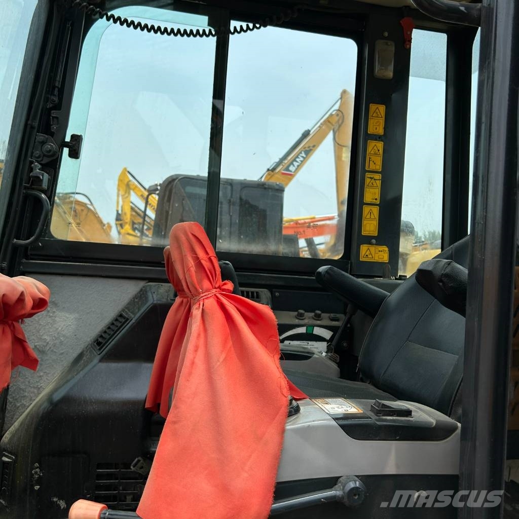 Komatsu 56-7 Escavadeiras de esteiras