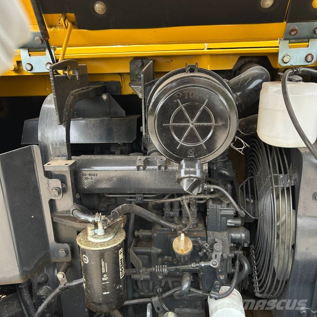 Komatsu 56-7 Escavadeiras de esteiras