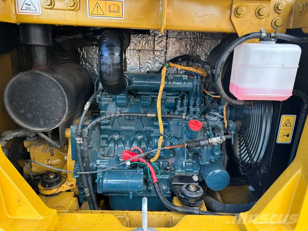 CAT 305.5E2 حفارات صغيرة أقل من 7 طن (حفارات صغيرة)