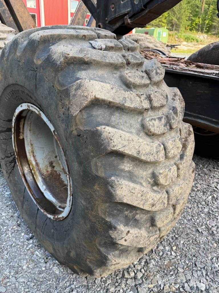 Valmet 890 Kuormatraktorit