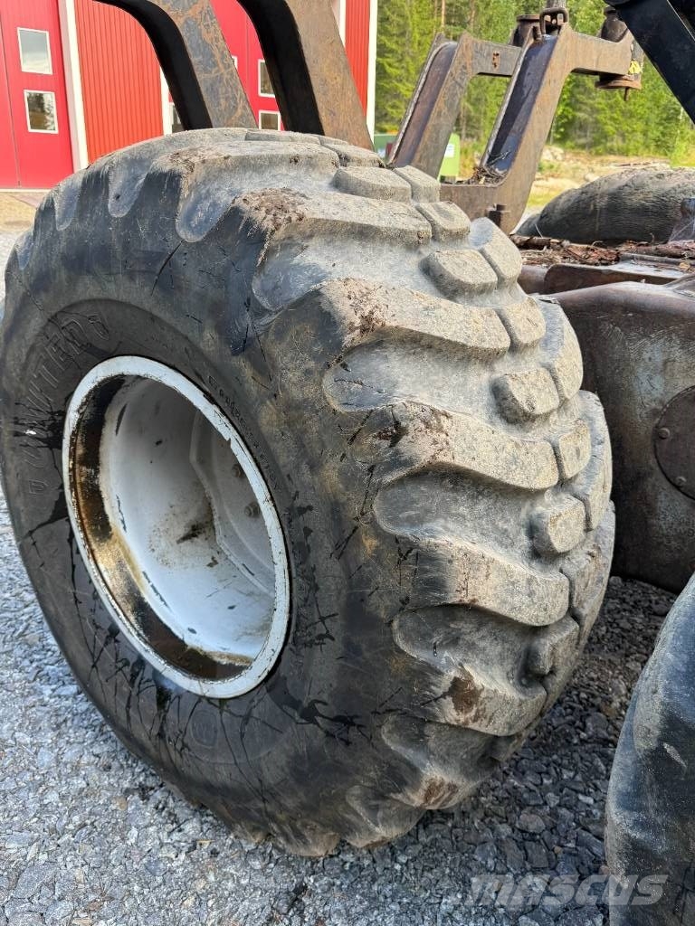 Valmet 890 Kuormatraktorit