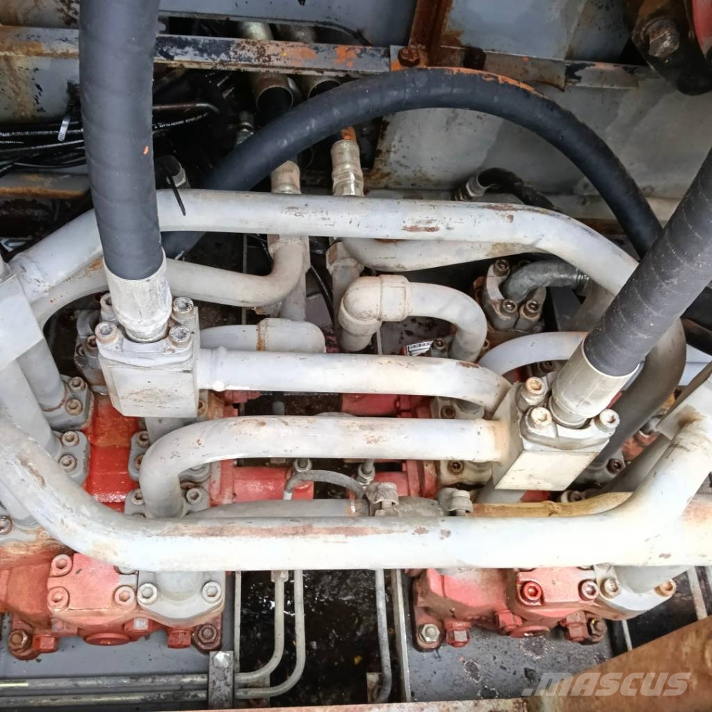 Hitachi KH 180-3 履带起重机