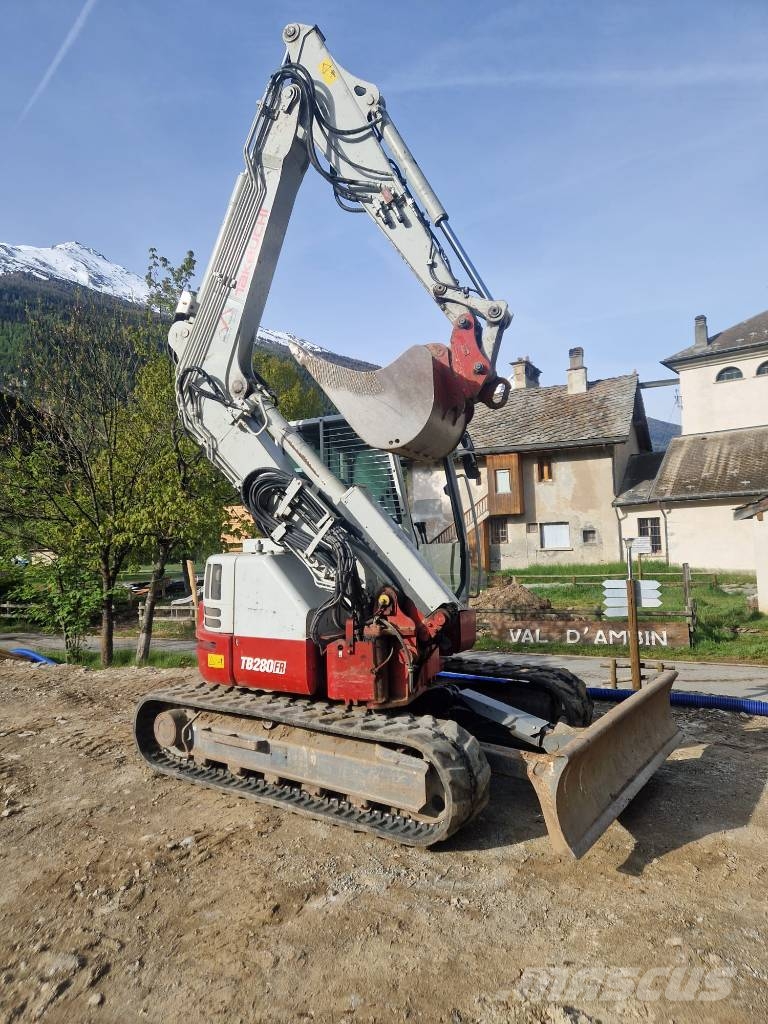Takeuchi TB280FR Midi bageri 7t – 12t
