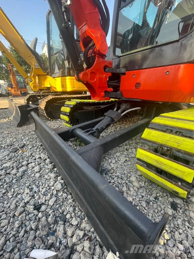 Kubota KX 135 小型挖掘机
