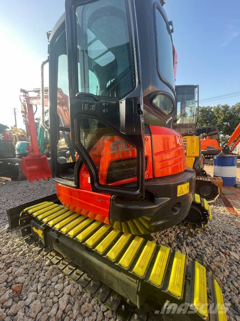 Kubota KX 135 小型挖掘机