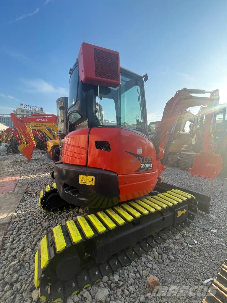 Kubota KX 135 小型挖掘机