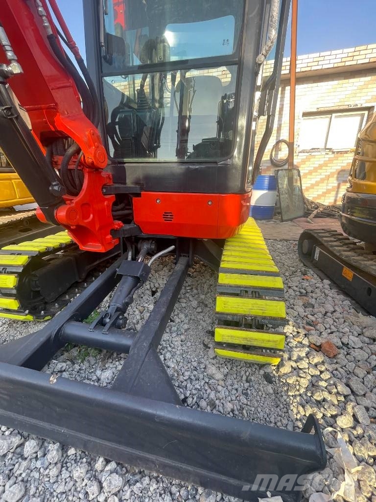 Kubota KX 135 小型挖掘机