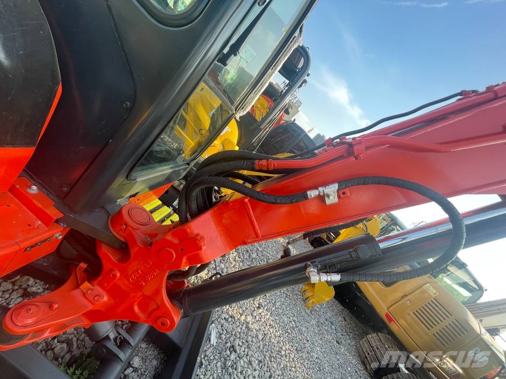 Kubota KX 135 小型挖掘机
