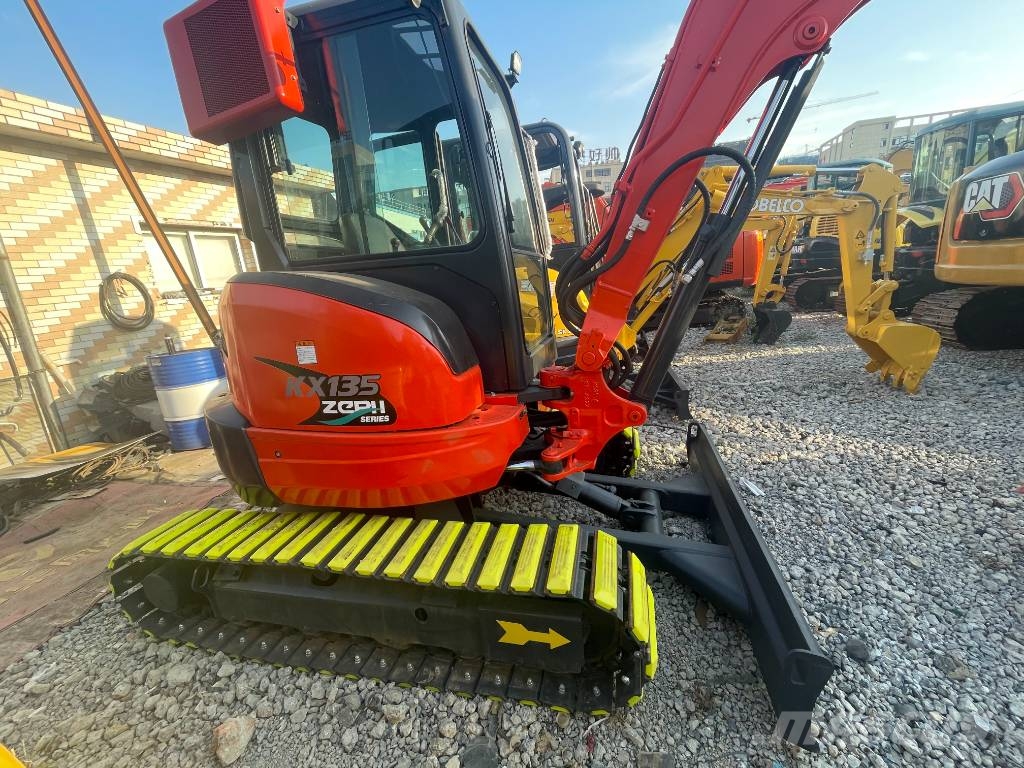 Kubota KX 135 小型挖掘机