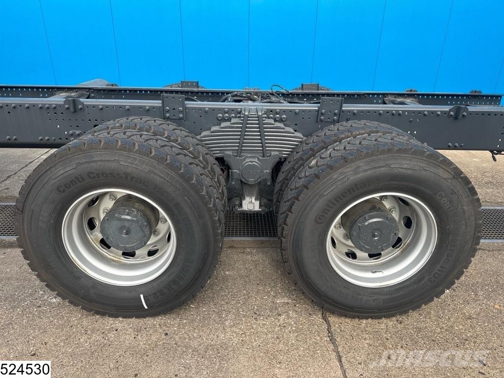 Iveco T-Way 430 6x4, EURO 3, Leaf spring suspension, Hub Chassis met cabine