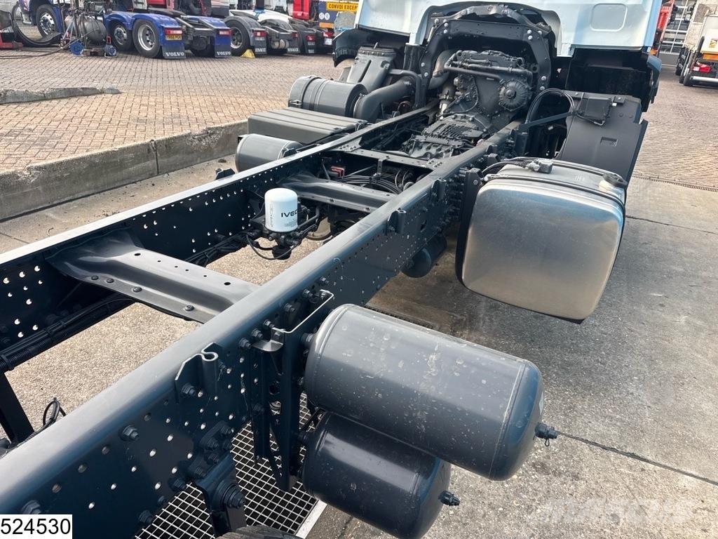 Iveco T-Way 430 6x4, EURO 3, Leaf spring suspension, Hub Chassis met cabine