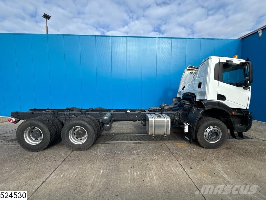 Iveco T-Way 430 6x4, EURO 3, Leaf spring suspension, Hub Chassis met cabine