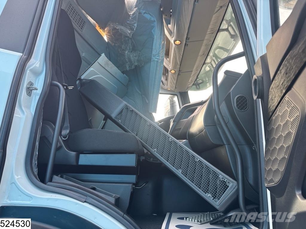 Iveco T-Way 430 6x4, EURO 3, Leaf spring suspension, Hub Chassis met cabine