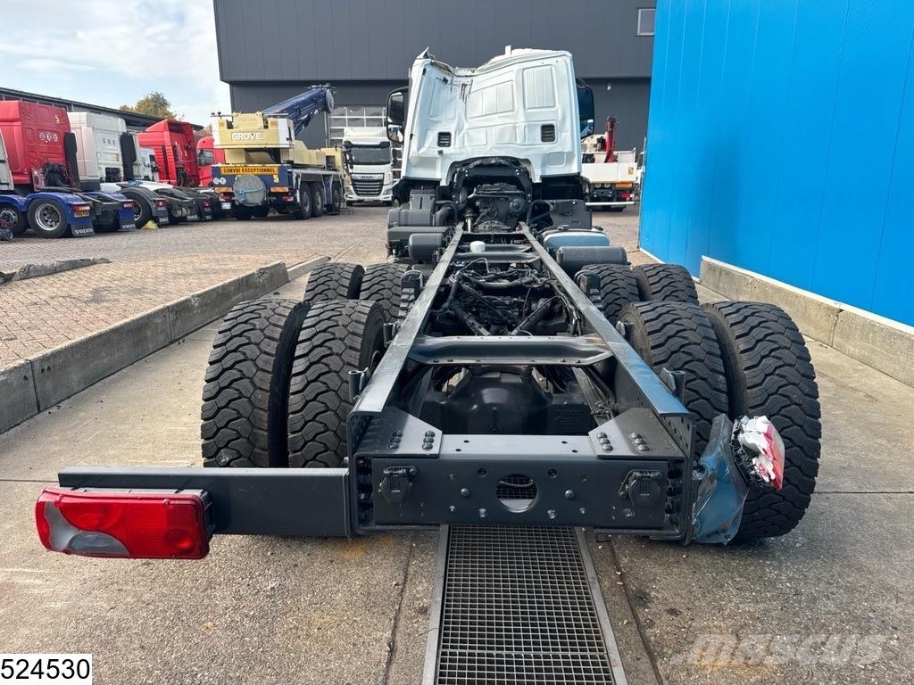Iveco T-Way 430 6x4, EURO 3, Leaf spring suspension, Hub Chassis met cabine
