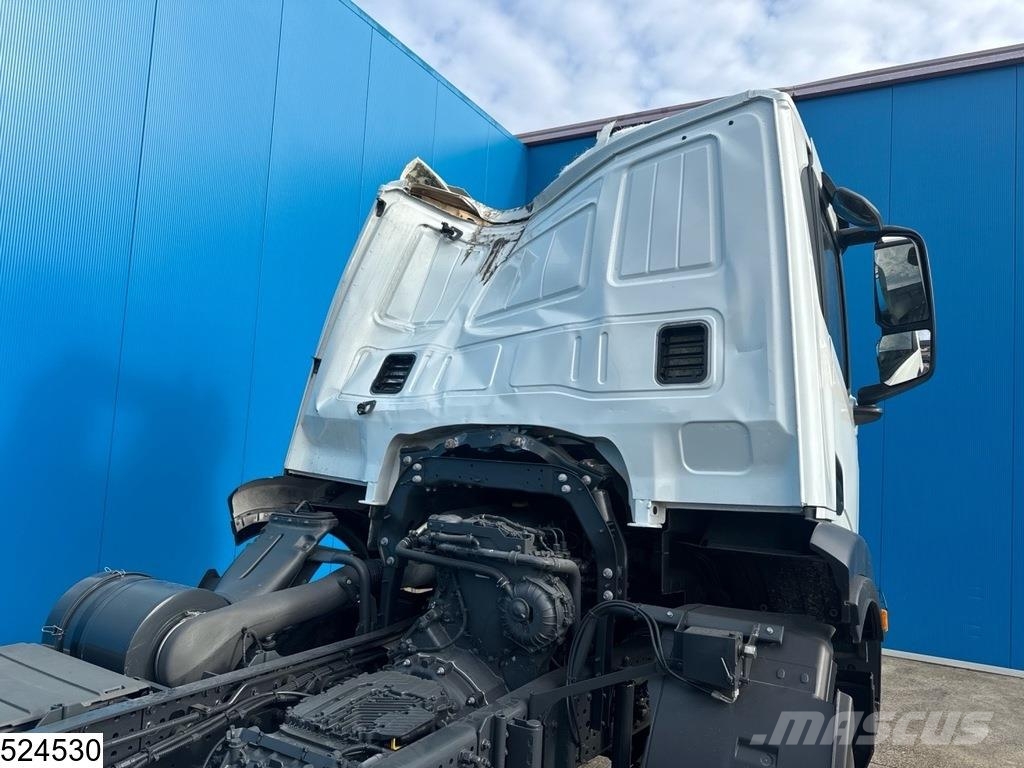 Iveco T-Way 430 6x4, EURO 3, Leaf spring suspension, Hub Chassis met cabine