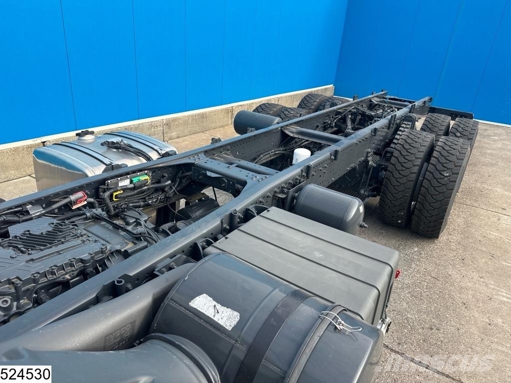 Iveco T-Way 430 6x4, EURO 3, Leaf spring suspension, Hub Chassis met cabine