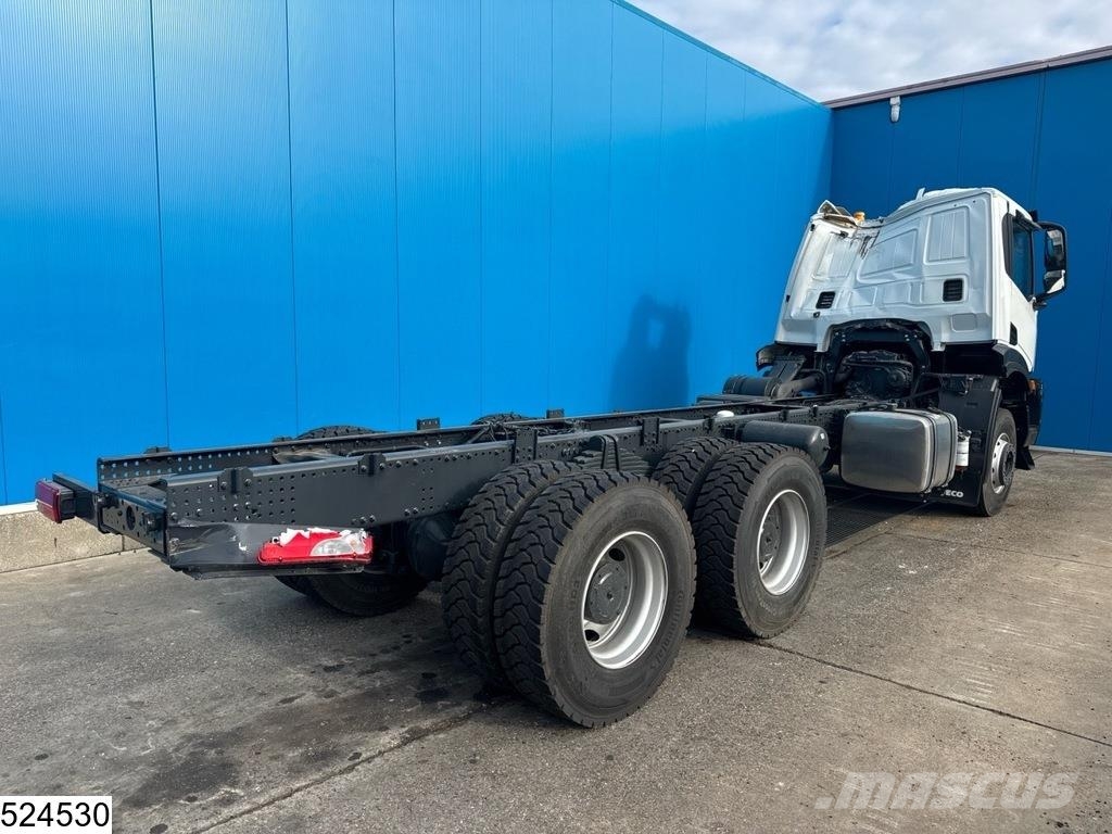 Iveco T-Way 430 6x4, EURO 3, Leaf spring suspension, Hub Chassis met cabine