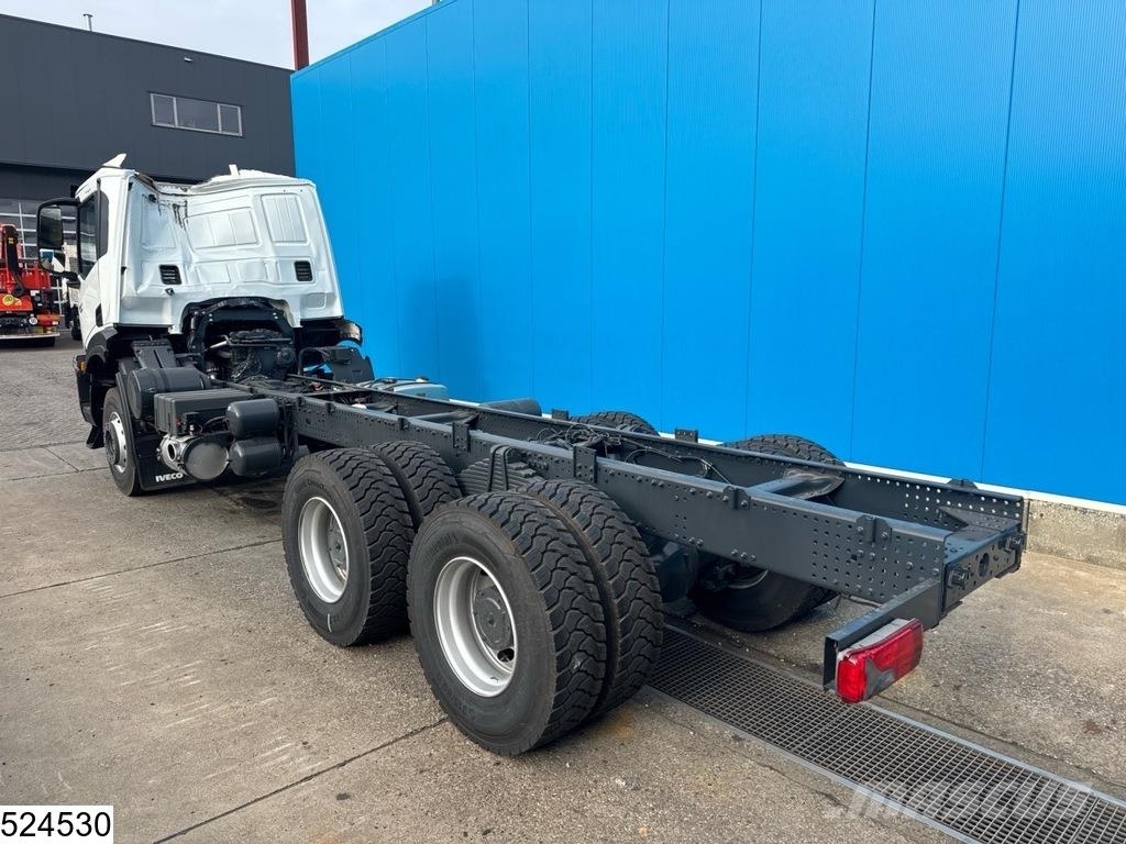 Iveco T-Way 430 6x4, EURO 3, Leaf spring suspension, Hub Chassis met cabine