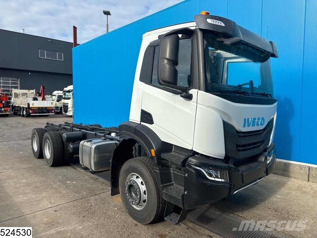 Iveco T-Way 430 6x4, EURO 3, Leaf spring suspension, Hub Chassis met cabine