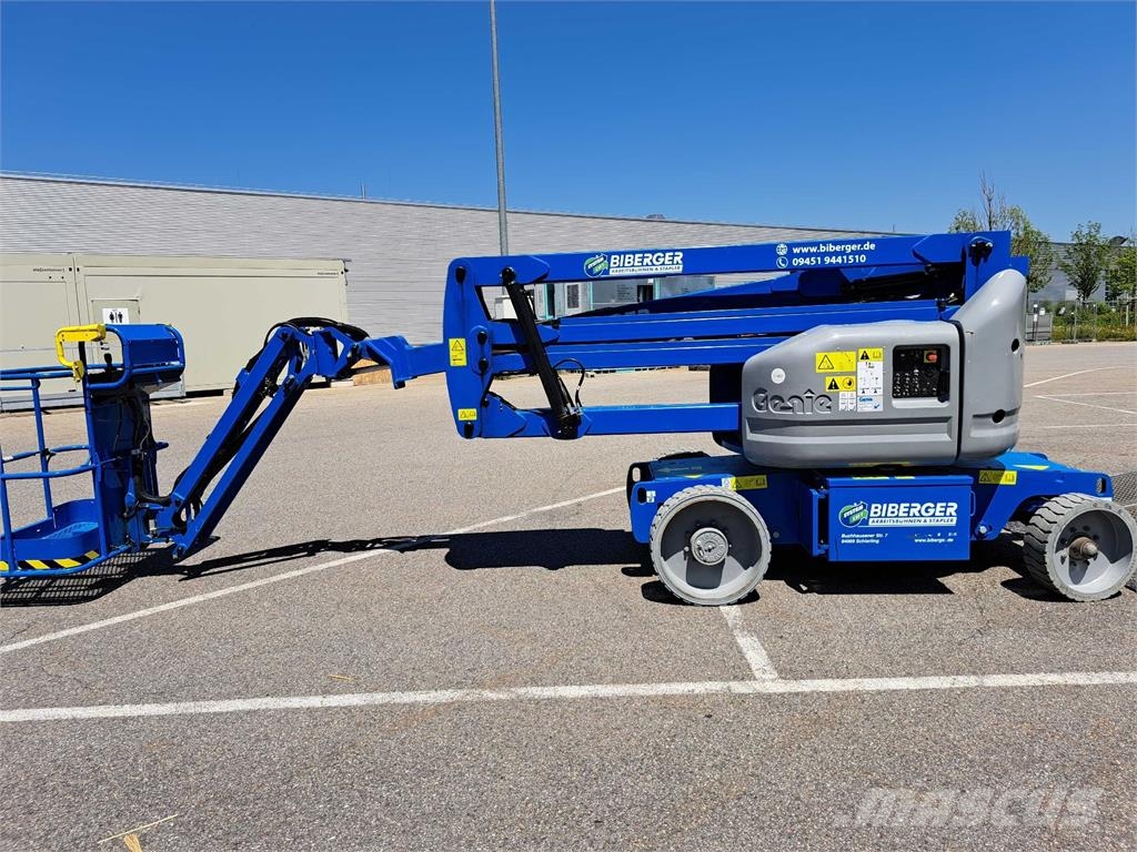 Genie Z40NRJ Plataformas con brazo de elevación manual