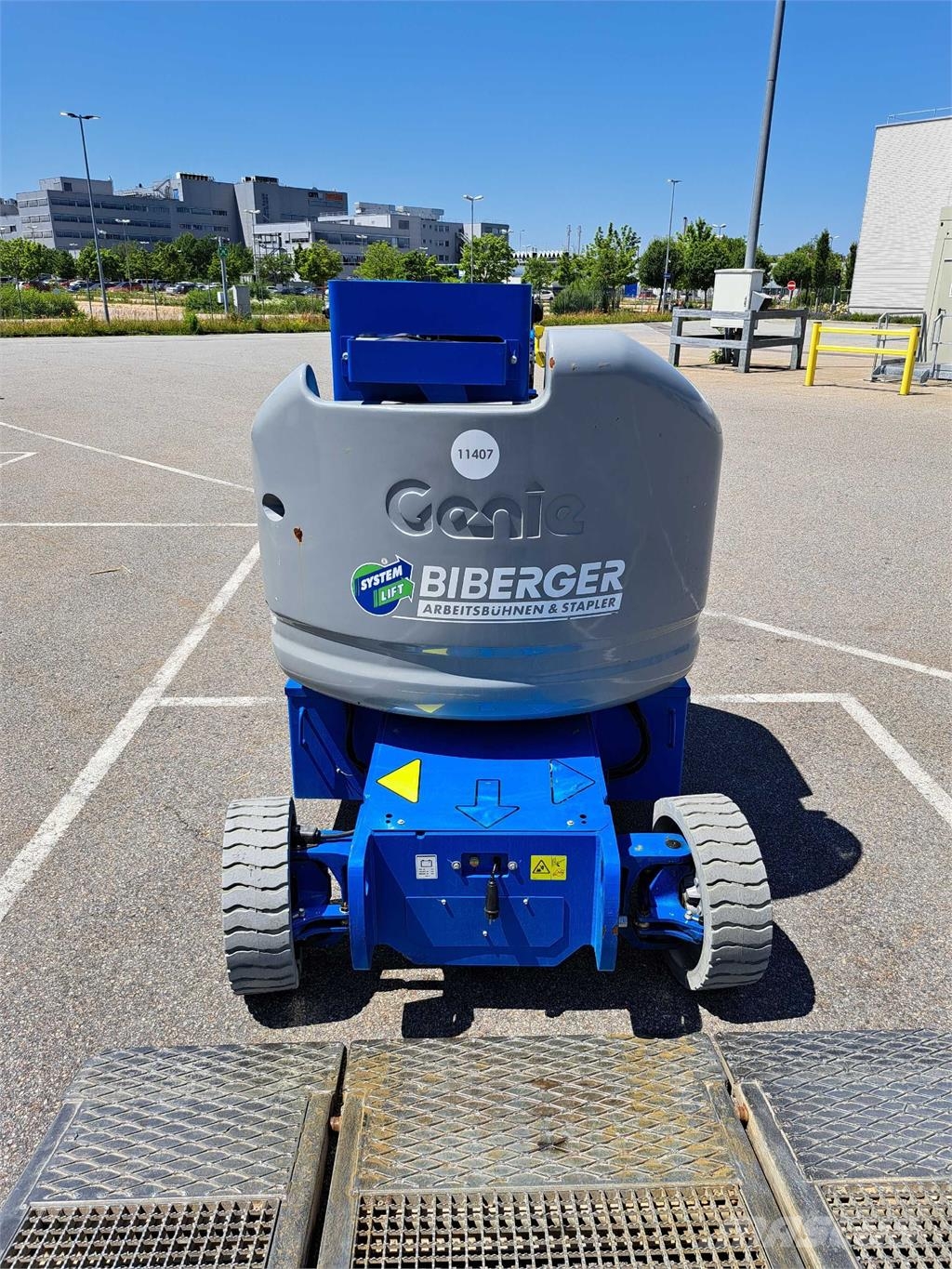 Genie Z40NRJ Plataformas con brazo de elevación manual