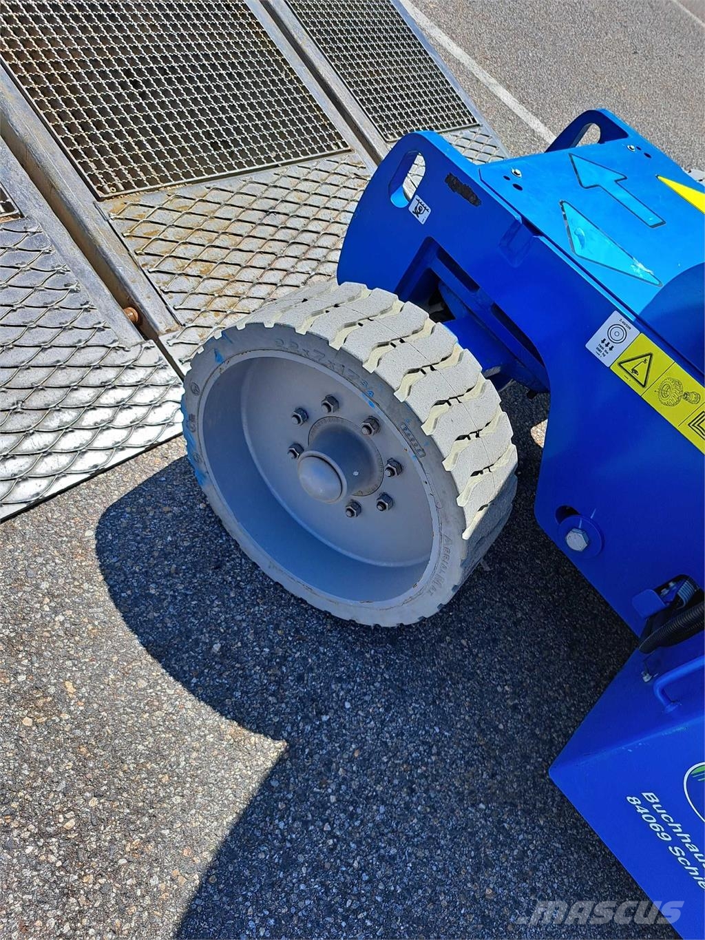 Genie Z40NRJ Plataformas con brazo de elevación manual