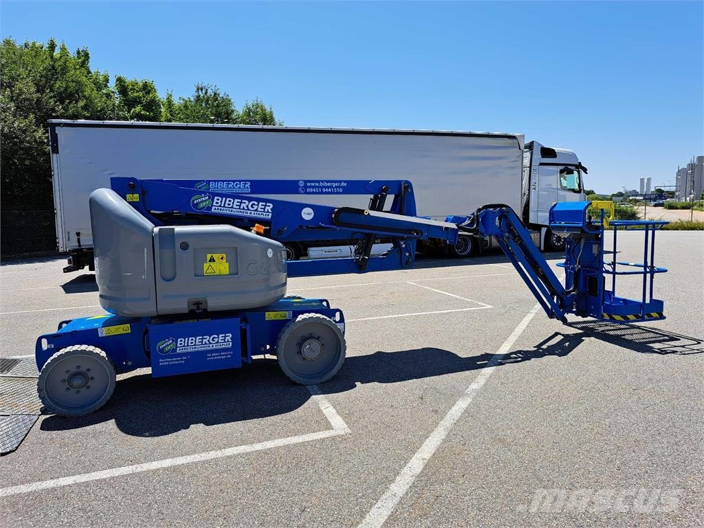 Genie Z40NRJ Plataformas con brazo de elevación manual