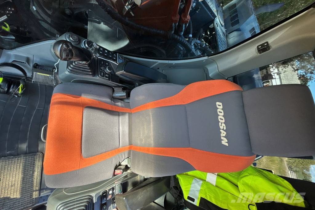 Doosan DX 255 LC-5 Roomikekskavaatorid