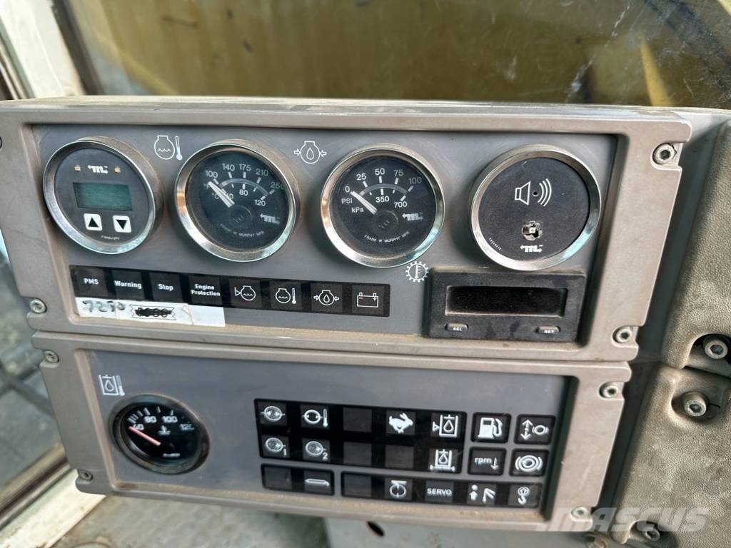 CAT 6015 Rupsgraafmachines