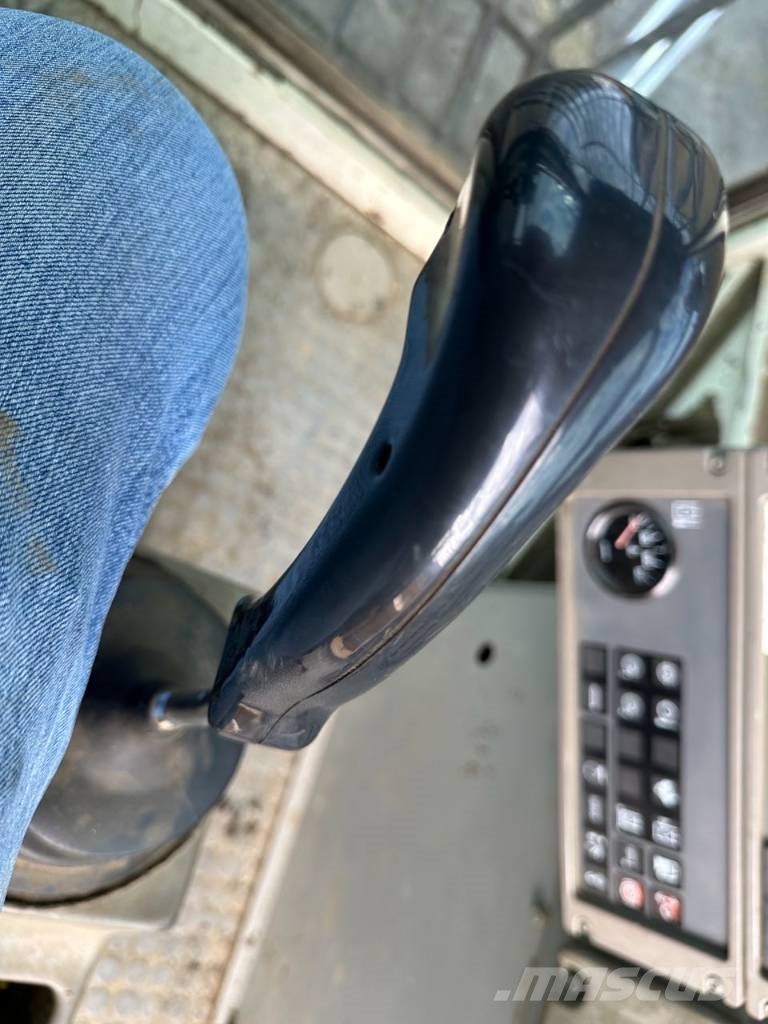 CAT 6015 Rupsgraafmachines