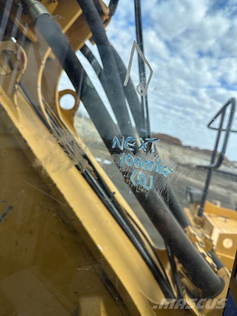 CAT 6015 Rupsgraafmachines