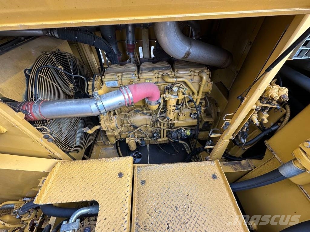 CAT 6015 Rupsgraafmachines