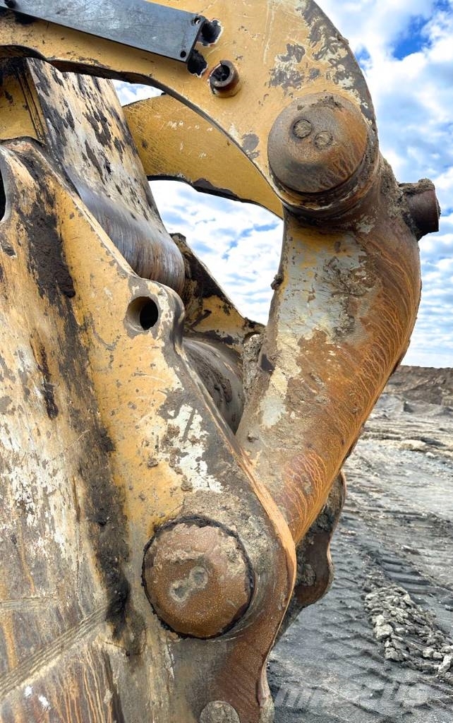 CAT 6015 Rupsgraafmachines