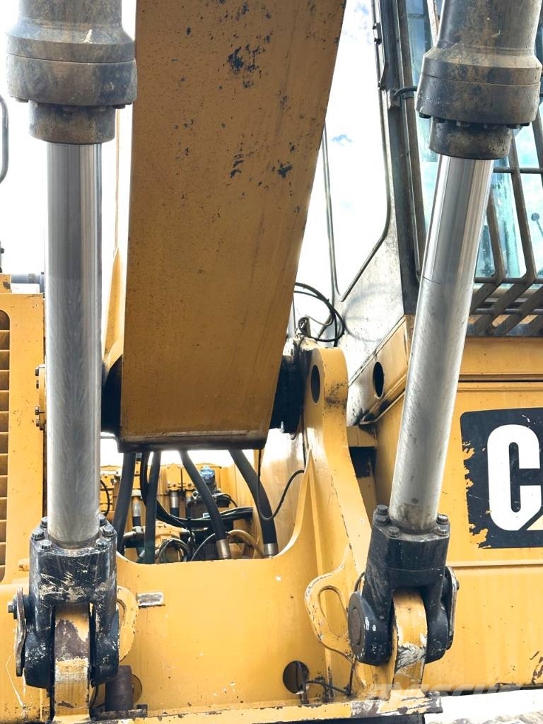 CAT 6015 Rupsgraafmachines