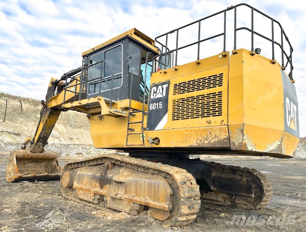 CAT 6015 Rupsgraafmachines