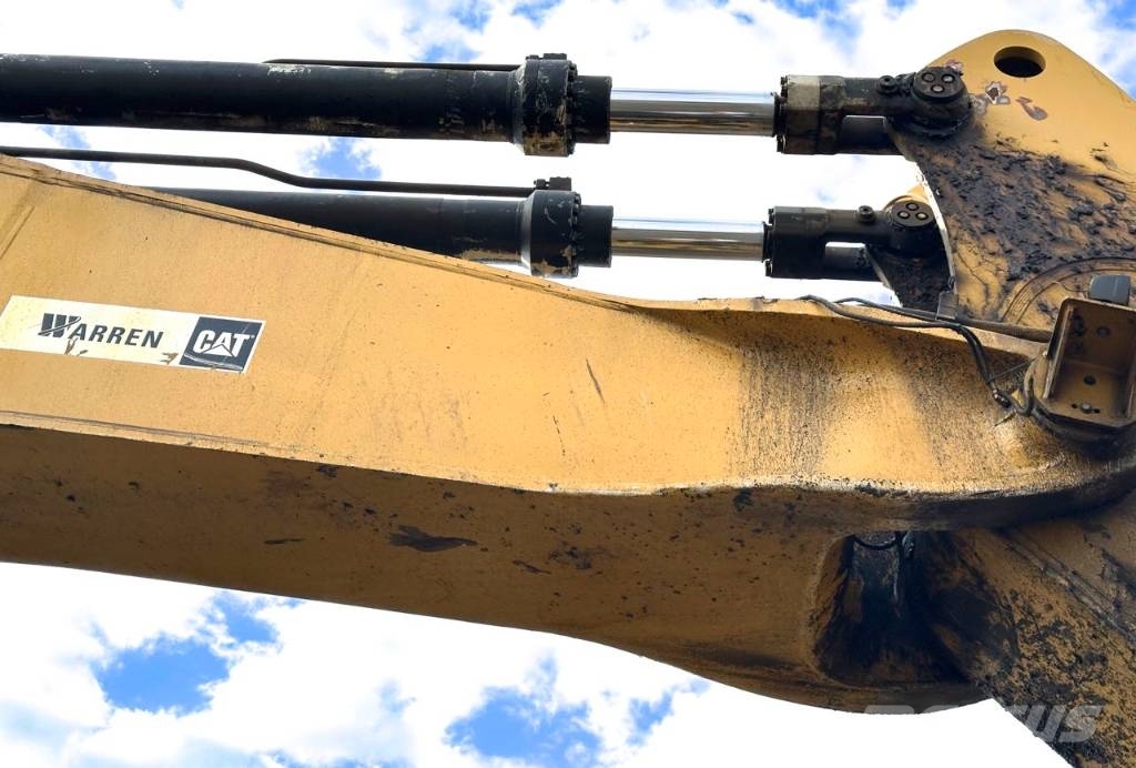 CAT 6015 Rupsgraafmachines