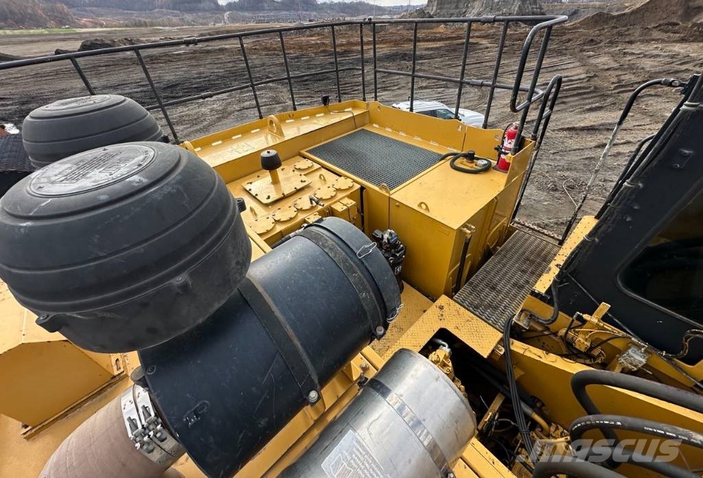CAT 6015 Rupsgraafmachines