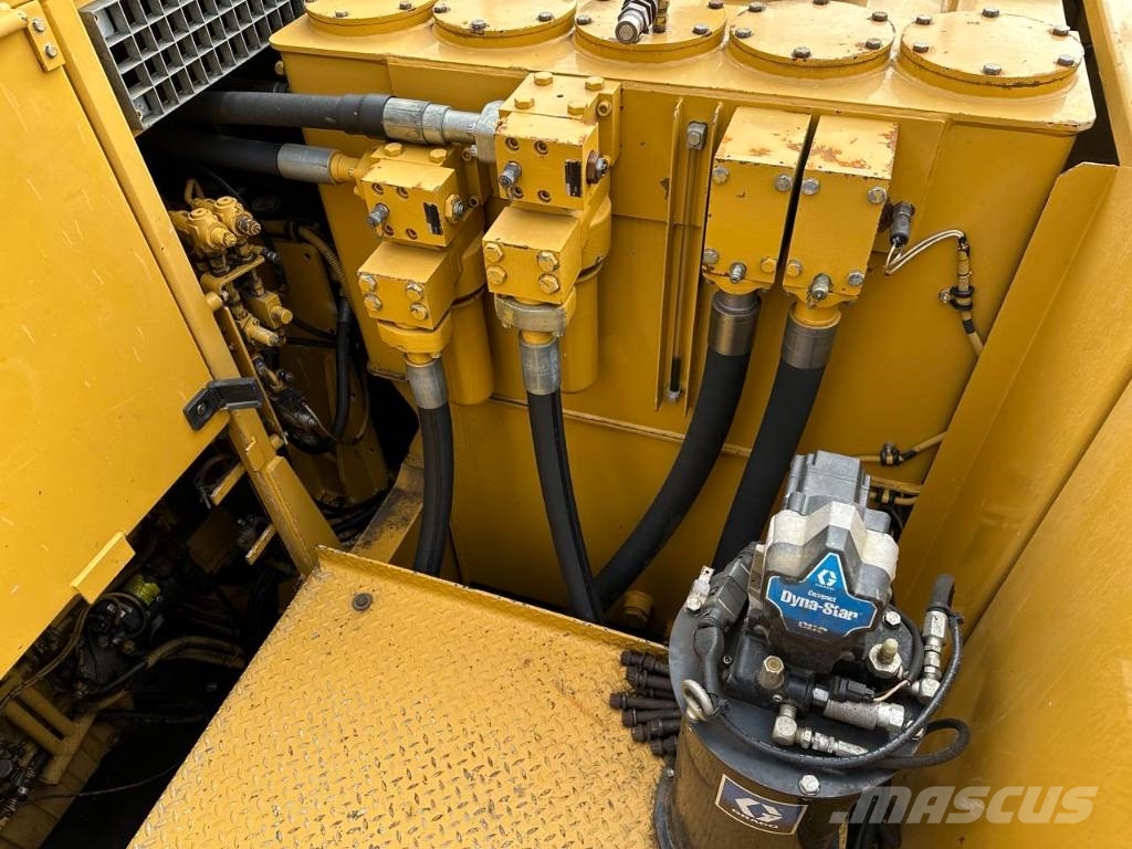 CAT 6015 Rupsgraafmachines