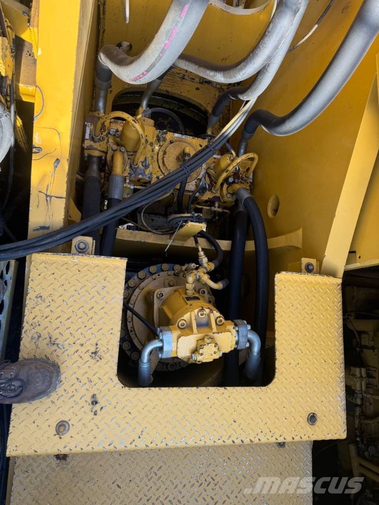CAT 6015 Rupsgraafmachines
